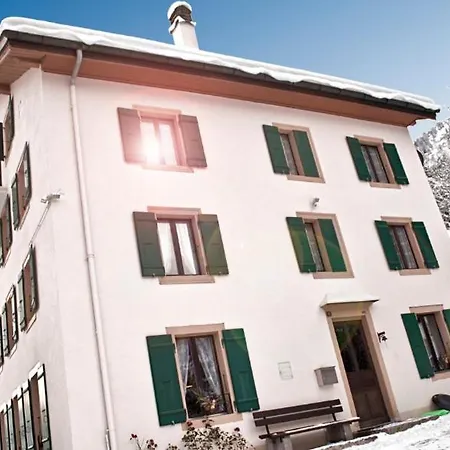 Des Bains Bed & Breakfast *
